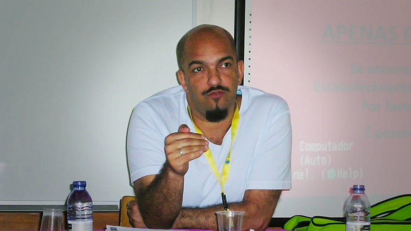 Cristiano Rodrigues, professor e cineasta, falando sobre o cinema na escola